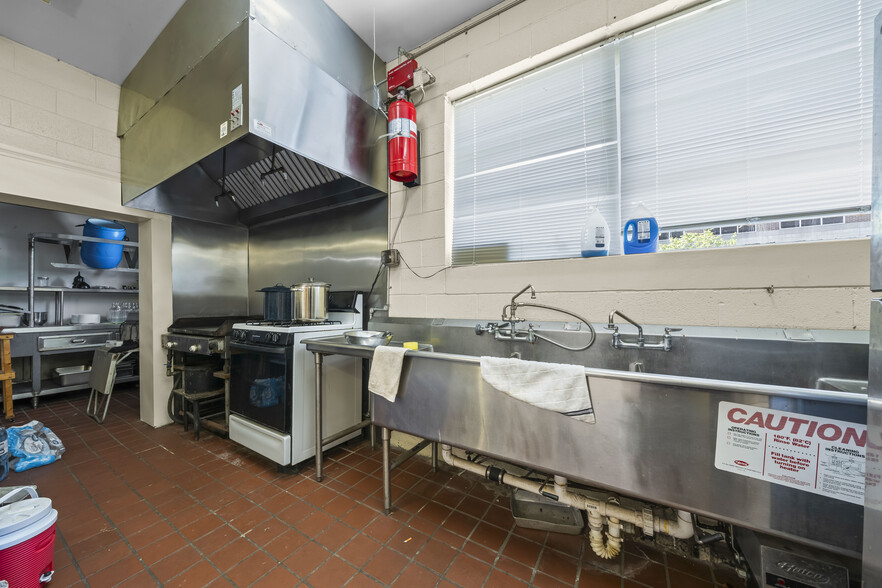 More Photos Of 126 N Elizabeth Ln, Rock Hill Flex For Sale