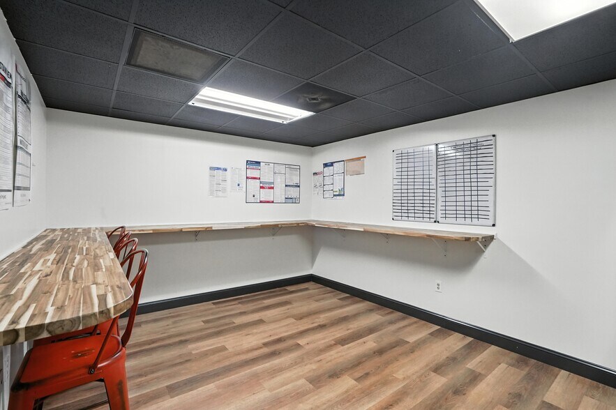 More Photos Of 108 Beam Dr, Mooresville Flex For Sale