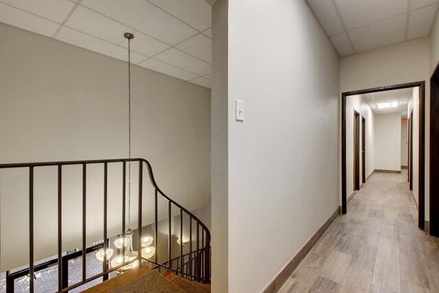 More Photos Of 10816 Crown Colony Dr, Austin Office For Lease