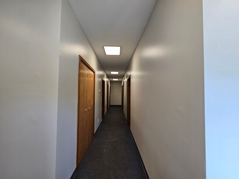 More Photos Of 3949 N River Rd, Freeland Office For Sale