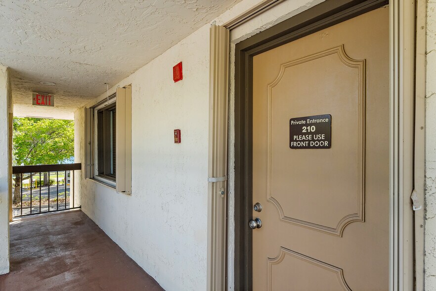 More Photos Of 400 Executive Center Dr, West Palm Beach Medical For Sale