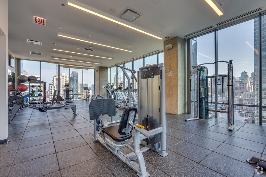 More Photos Of 221 W Hubbard St, Chicago Apartments For Lease