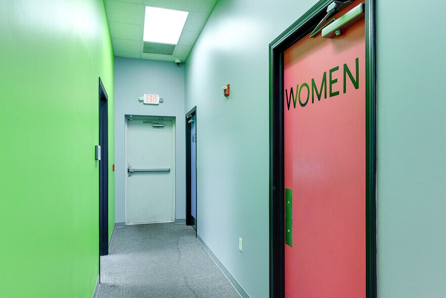 More Photos Of 1818 Central Ave, Auburn General Retail For Sale