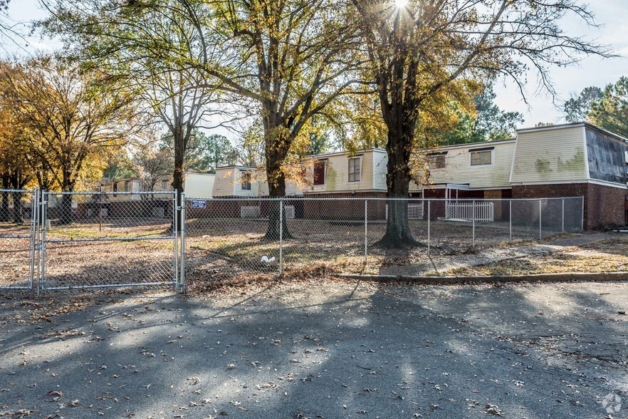 More Photos Of 1717 Crimson Cir, Memphis Apartments For Sale