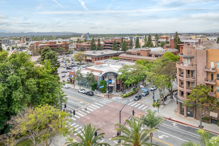More Photos Of 145 S San Fernando Blvd, Burbank Restaurant For Lease