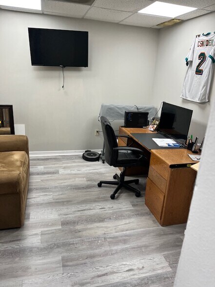 More Photos Of 721 N McKenzie St, Foley Self Storage For Sale