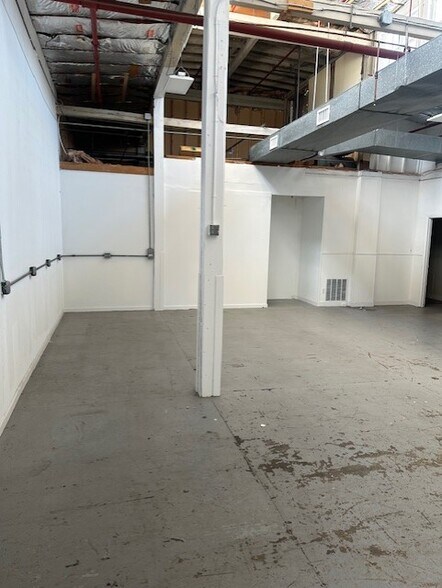 More Photos Of 17-19 Hayward St, Ipswich Manufacturing For Lease