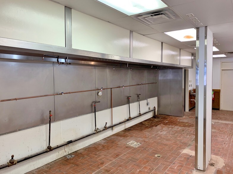 More Photos Of 2801 W I-240 Service Rd, Oklahoma City Restaurant For Sale