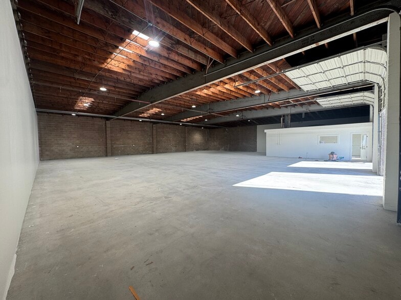 Primary Photo Of 1726 N Ventura Ave, Ventura Manufacturing For Lease