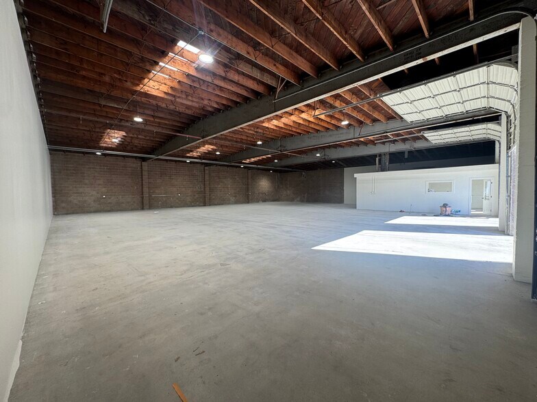 More Photos Of 1726 N Ventura Ave, Ventura Manufacturing For Lease