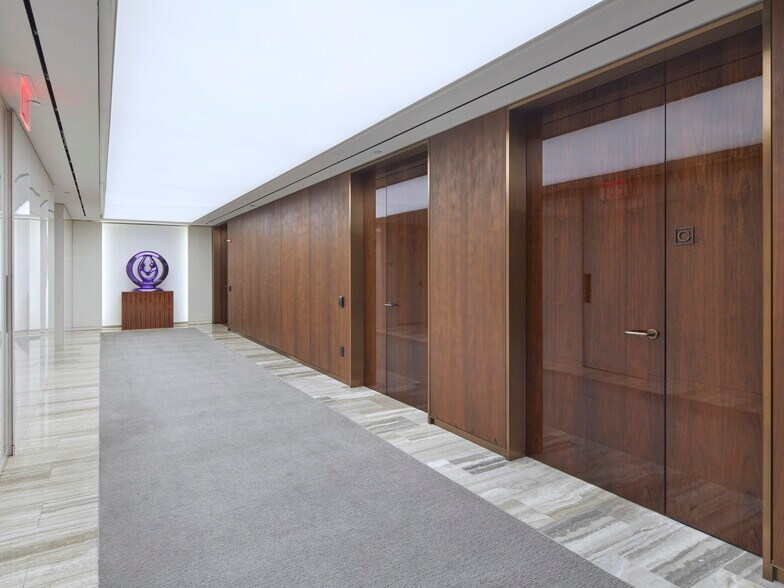 More Photos Of 420 Lexington Ave, New York Office For Lease