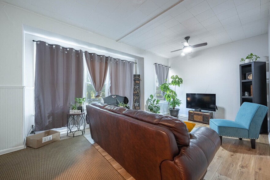 More Photos Of 2119 Central Ave, Middletown Office For Sale