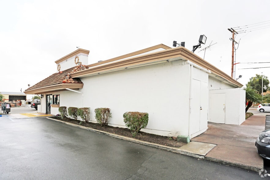 More Photos Of 2860 S Main St, Santa Ana Restaurant For Lease