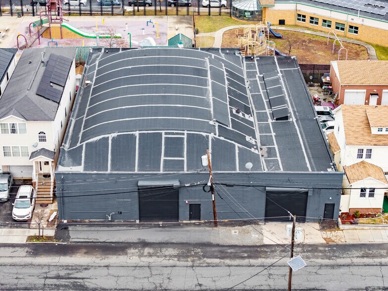 More Photos Of 833 Bond St, Elizabeth Warehouse For Sale