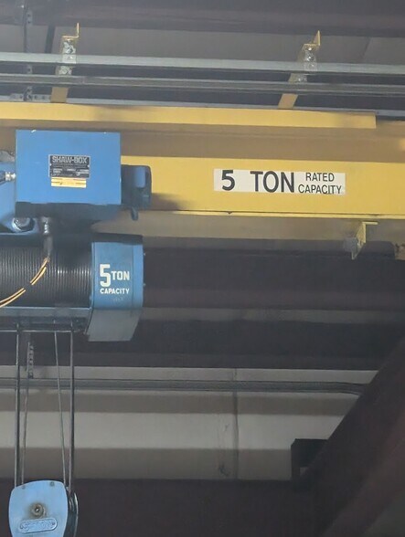 More Photos Of 6150 Enterprise Pky, Grove City Light Distribution For Lease