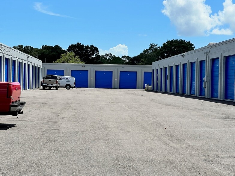 More Photos Of 1520 Peachtree St, Cocoa Self Storage For Sale
