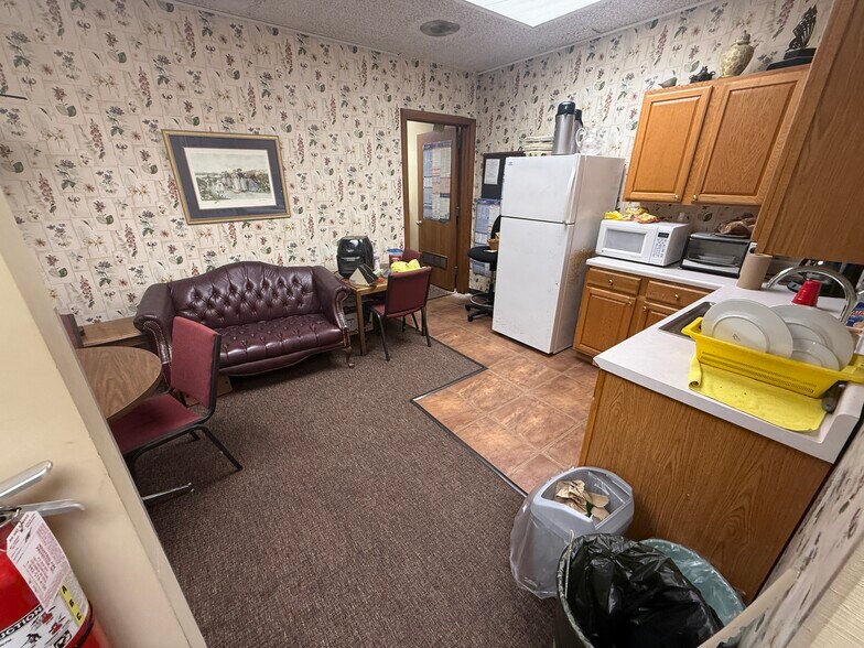 More Photos Of 128 E Commerce St, Aberdeen Storefront For Sale