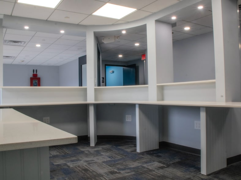 More Photos Of 826 Crescent St, Brockton Freestanding For Lease