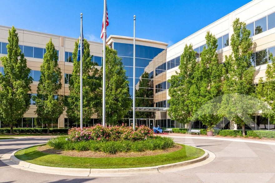 More Photos Of 1075 W Entrance Dr, Auburn Hills Office For Lease