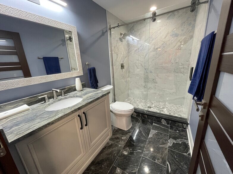 More Photos Of 2220 Ferry Rd, Naperville Showroom For Sale