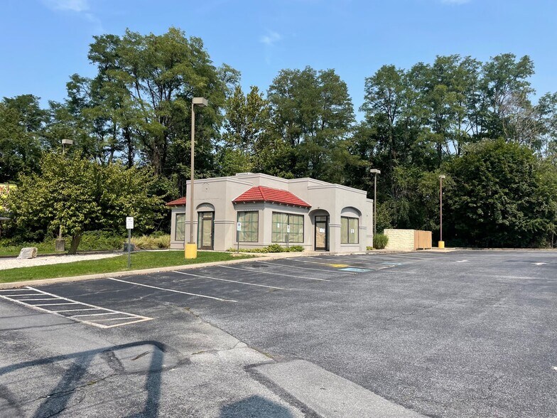 Primary Photo Of 1551 S Market St, Elizabethtown Fast Food For Lease