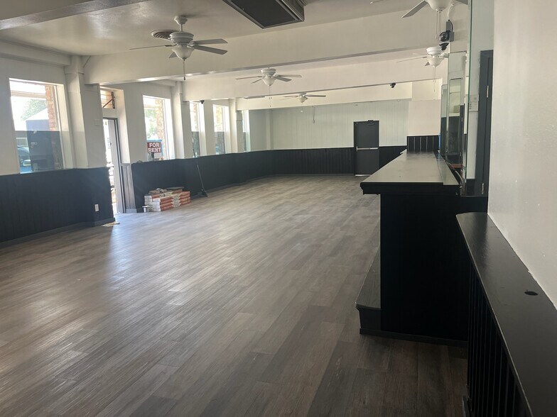More Photos Of 215 Fairman St, Yuba City Bar For Sale