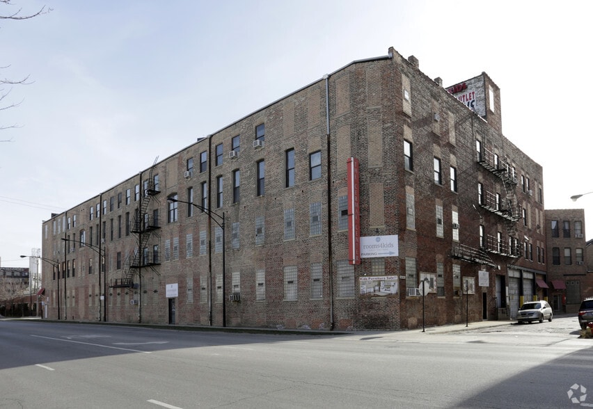 More Photos Of 629 W Cermak Rd, Chicago Loft Creative Space For Lease
