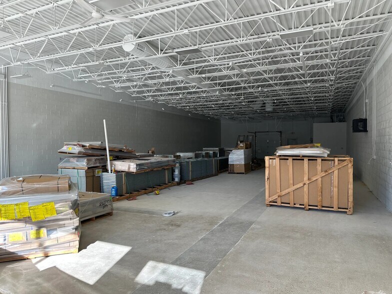 More Photos Of 1130 E Dundee Rd, Palatine Freestanding For Lease