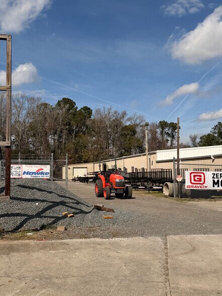 More Photos Of 3928 Ogeechee Rd, Savannah Warehouse For Lease