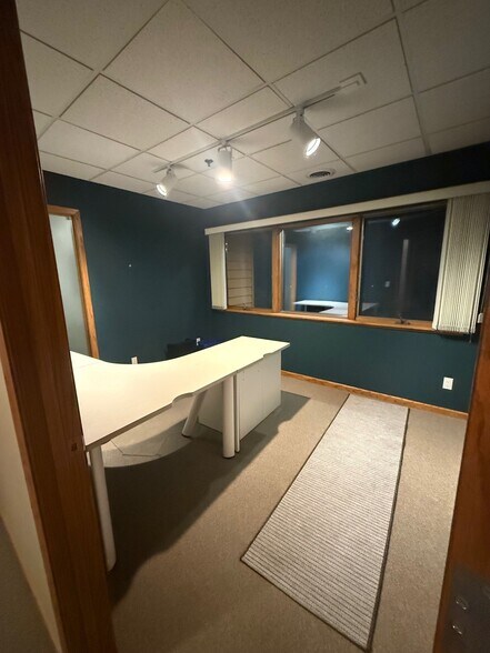 More Photos Of 5930 Seminole Centre Ct, Madison Office For Lease