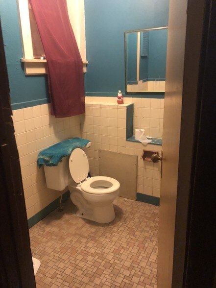 More Photos Of 901 W 4th St, Erie Hotel For Sale