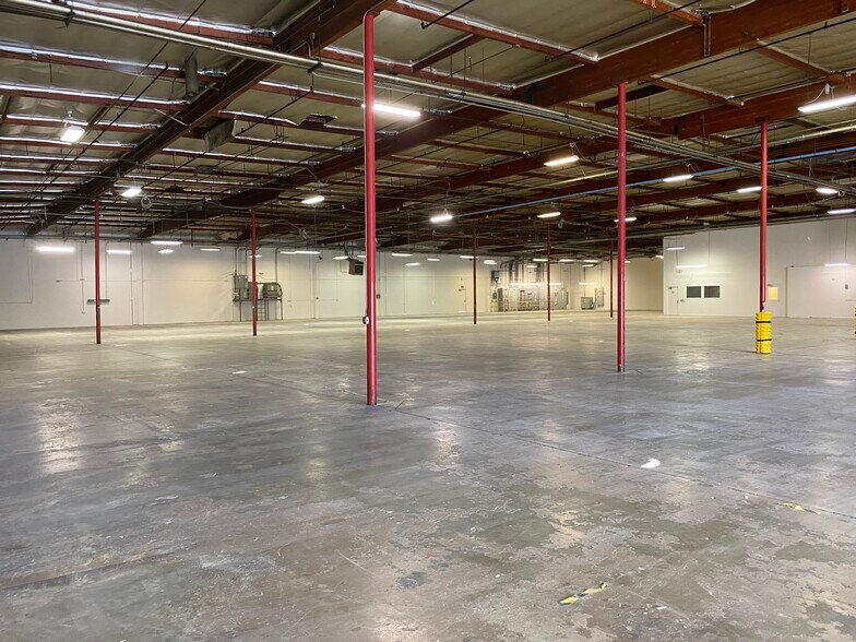 More Photos Of 9505-9541 Mason Ave, Chatsworth Manufacturing For Lease