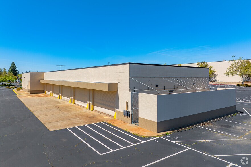 More Photos Of 5850 Sunrise Blvd, Citrus Heights Auto Repair For Sale