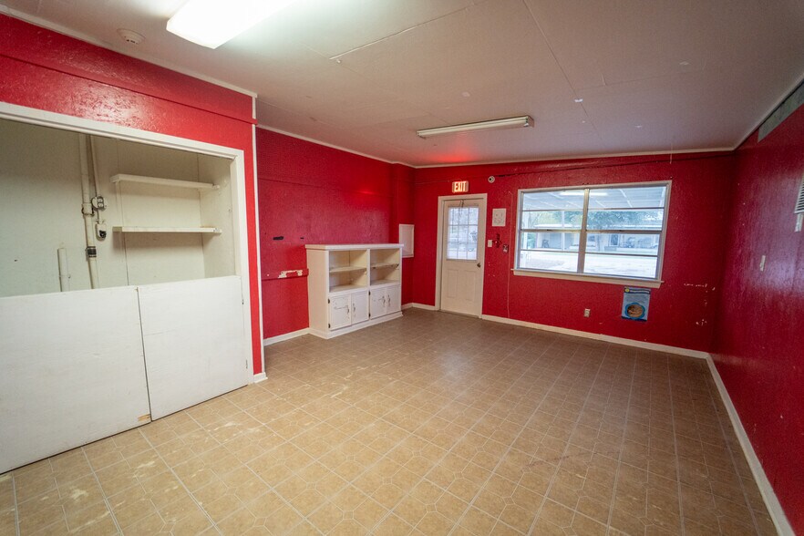 More Photos Of 105 Ward St, Cuero Daycare Center For Sale