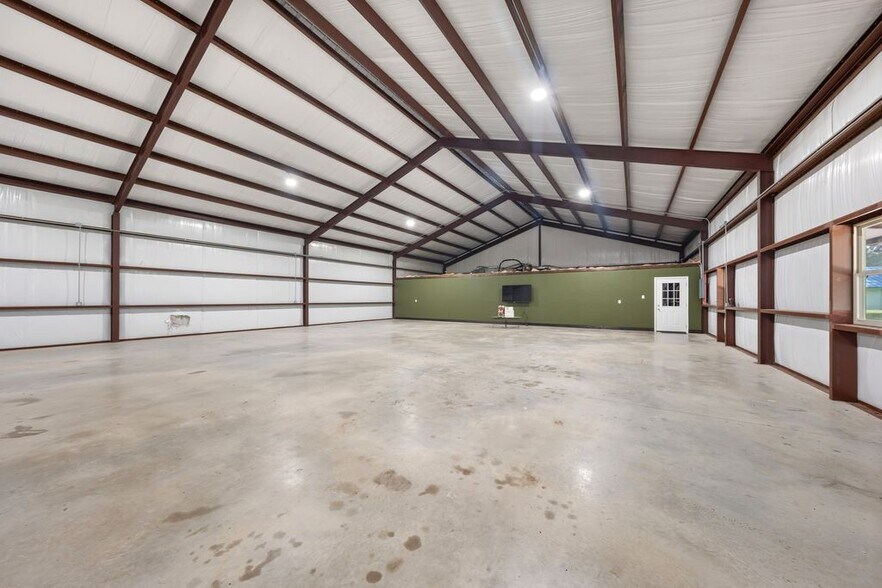 More Photos Of 32956 Londonderry Dr, Waller Warehouse For Sale
