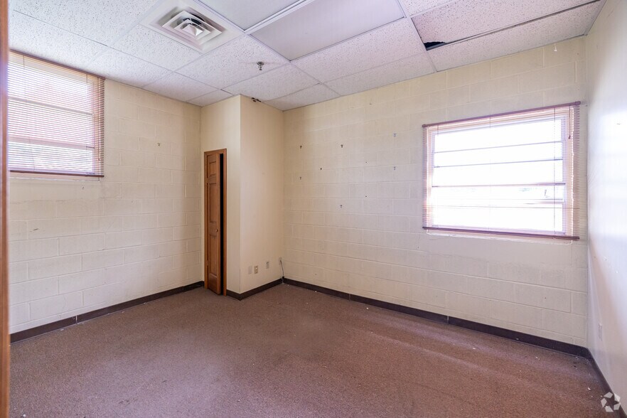 More Photos Of 1 Main St, Shirley Light Distribution For Lease