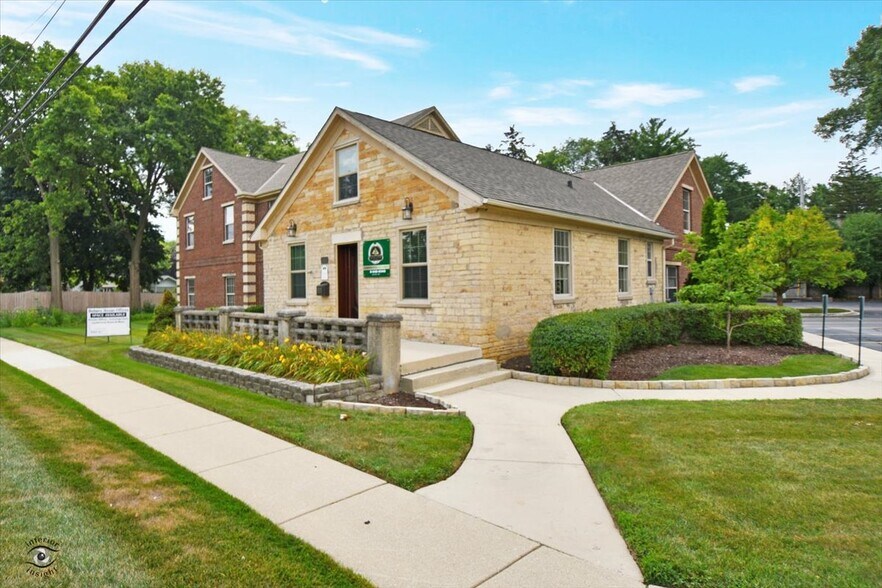 More Photos Of 1155 S Washington St, Naperville Loft Creative Space For Lease