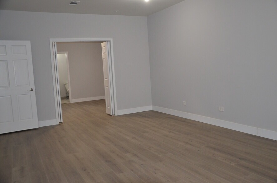 More Photos Of 510 Collins St, Joliet Unknown For Lease