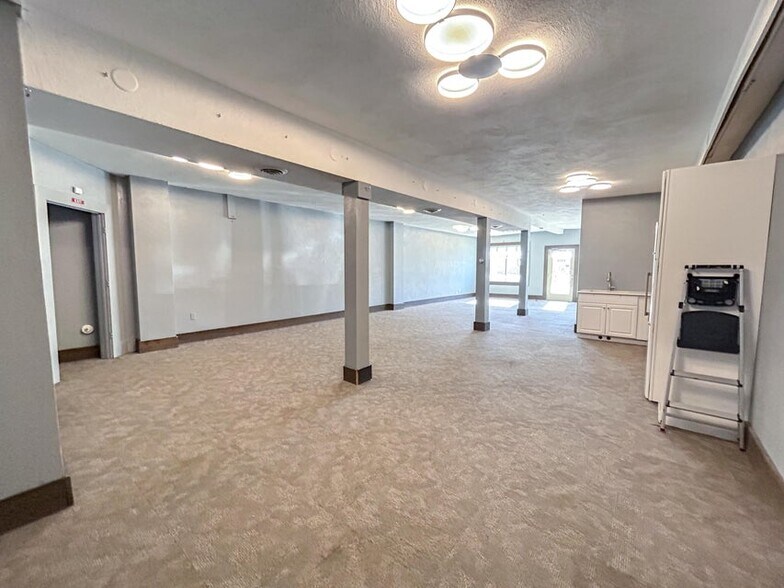 More Photos Of 427 S Whittaker St, New Buffalo Storefront For Sale