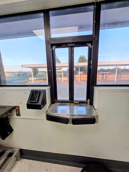 More Photos Of 609 S Coblake St, Apache Fast Food For Sale