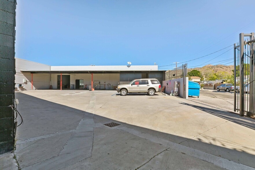 More Photos Of 7400 San Fernando Rd, Sun Valley Warehouse For Sale