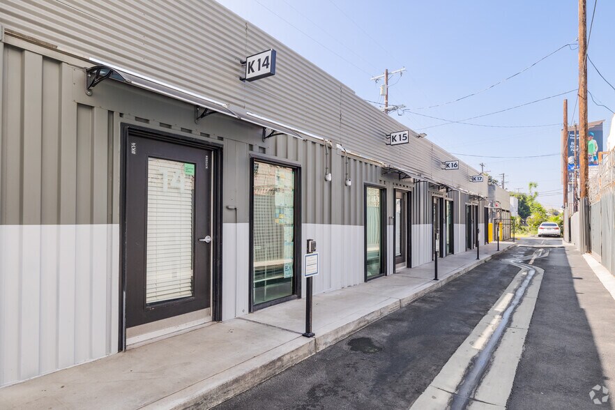 More Photos Of 358 W 38th St, Los Angeles Freestanding For Lease