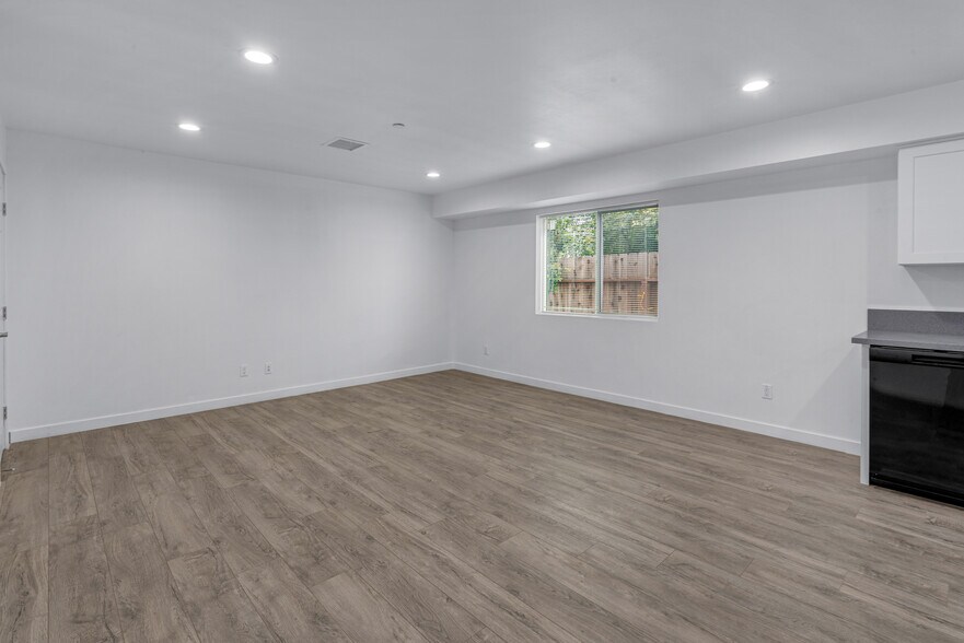 More Photos Of 2042 E El Segundo Blvd, Compton Apartments For Sale