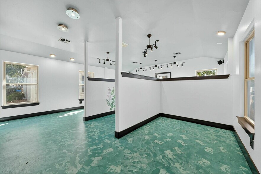 More Photos Of 926 E Blanco Rd, Boerne Office For Lease