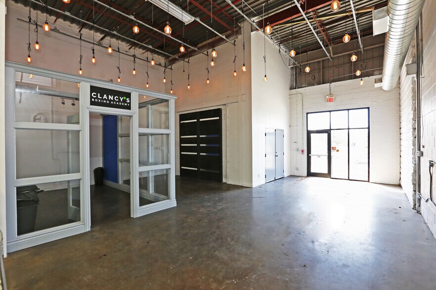 More Photos Of 100 Sunrise Av, Toronto Warehouse For Lease