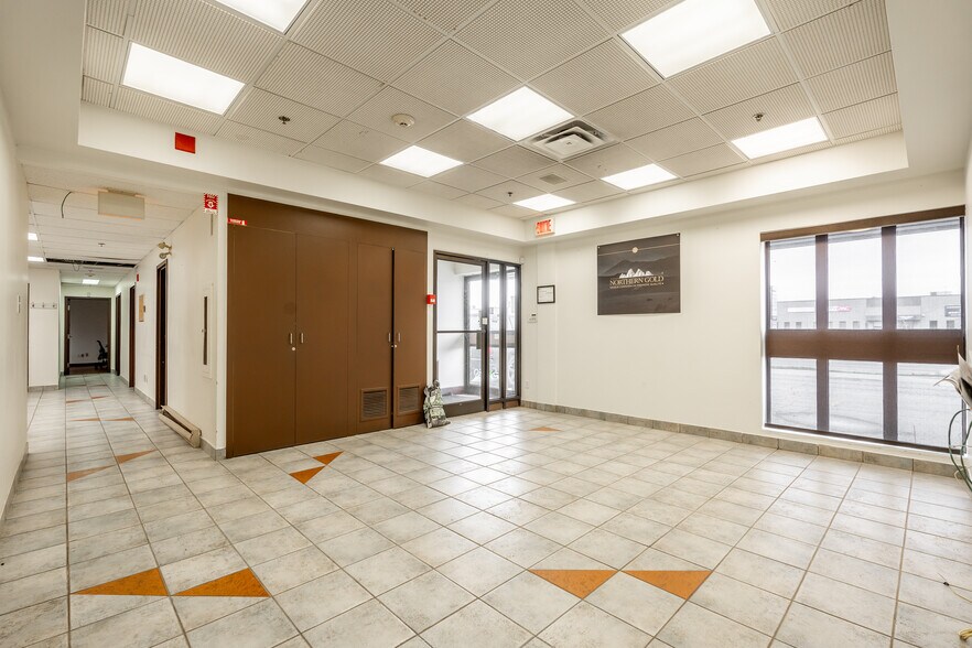 More Photos Of 3300 Boul Industriel, Laval Refrigeration Cold Storage For Lease