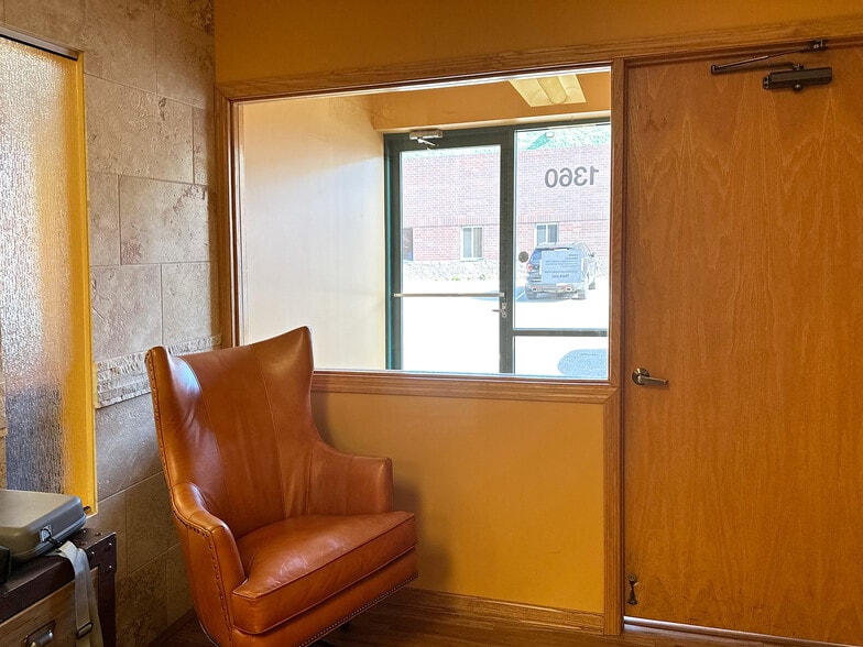 More Photos Of 1360 E County Road E E, Vadnais Heights Warehouse For Lease