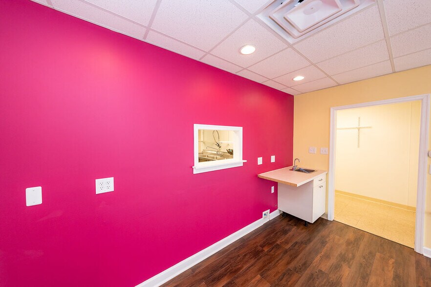More Photos Of 101 Elm Ave, Louisa General Retail For Lease