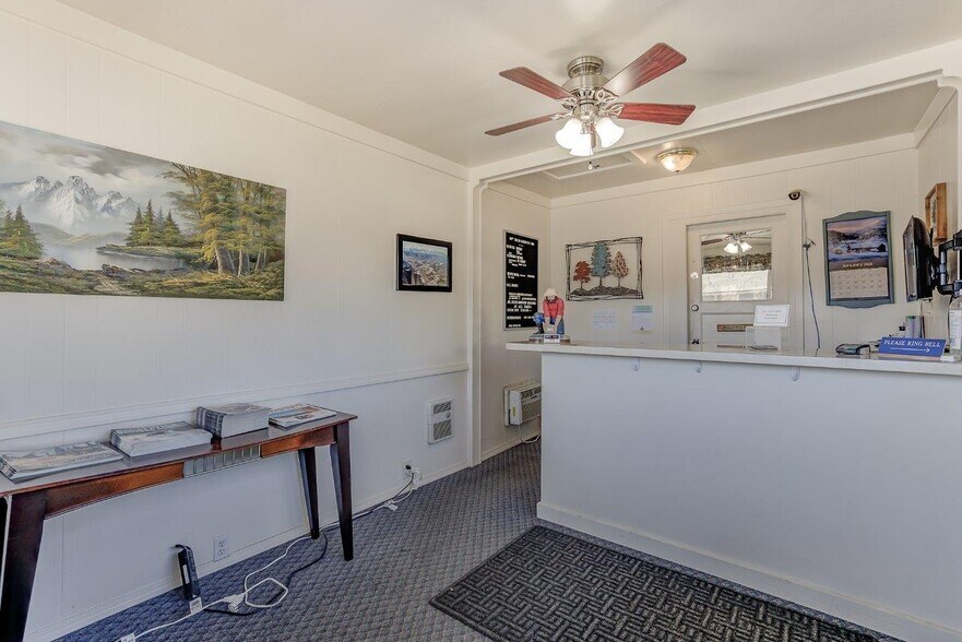 More Photos Of 718 Main St, Weaverville Hotel For Sale