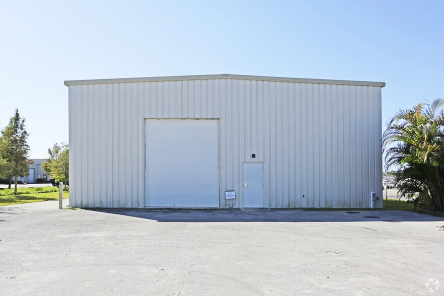 More Photos Of 11575 Marshwood Ln, Fort Myers Warehouse For Sale